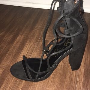 Lacey thick heeled heel